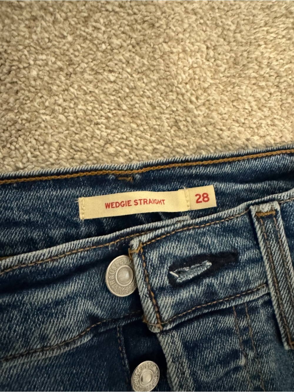 Levi’s Straight Leg Wedgie Jeans - Size 28 - Picture 3 of 3